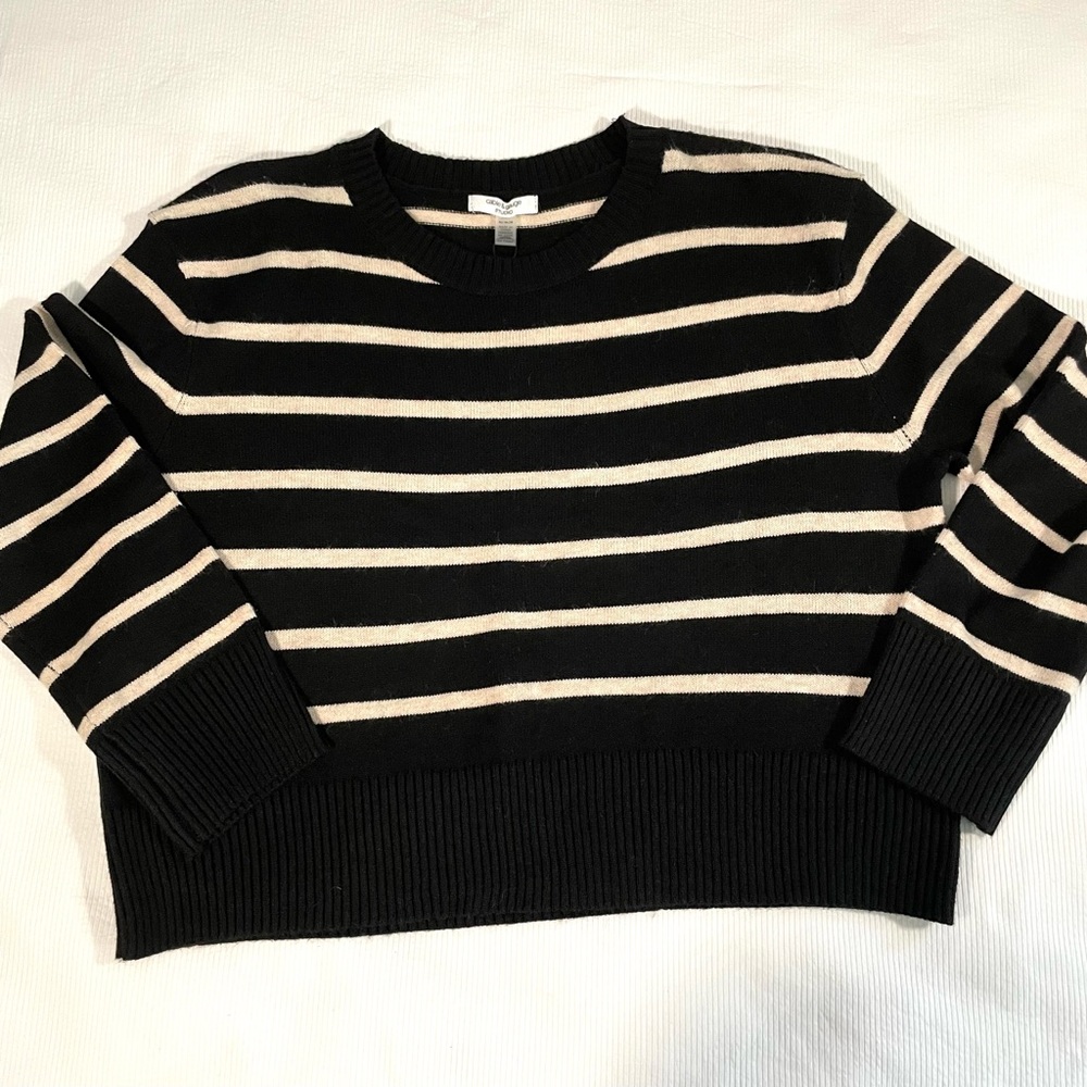 Cable and Gauge Studio black and cream striped sweater, size Medium. NWT